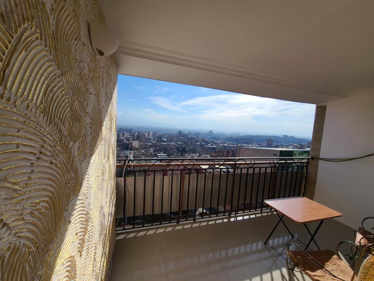 Appartamento Flat With Balcony On Cascade Erevan Esterno foto